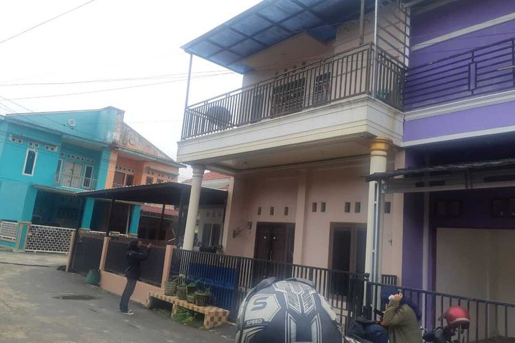 Rumah Mulyadi yang berada di RT 4 RW 8, Kelurahan Siring Agung, Kecamatan Ilir Barat I Palembang dalam keadaan kosong. Mulyadi merupakan satu dari 12 korban pembunuhan mbah Slamet.