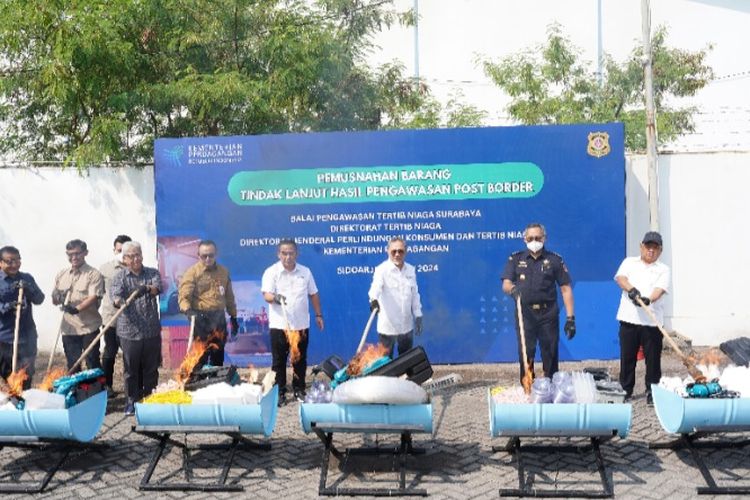 Mendag Zulhas Musnahkan Produk Impor Ilegal Senilai Rp 5,3 Miliar