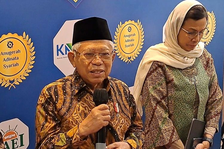 Wakil Presiden Ma'ruf Amin memberikan keterangan pers di Kantor Pusat Banj Syariah Indonesia, Jakarta, Jumat (26/5/2023).
