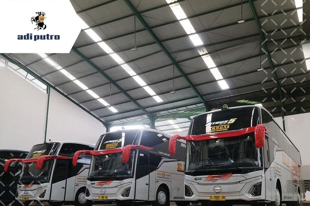 Bus baru PO Eka dengan balutan bodi Jetbus 5.  Sumber: Karoseri Adiputro