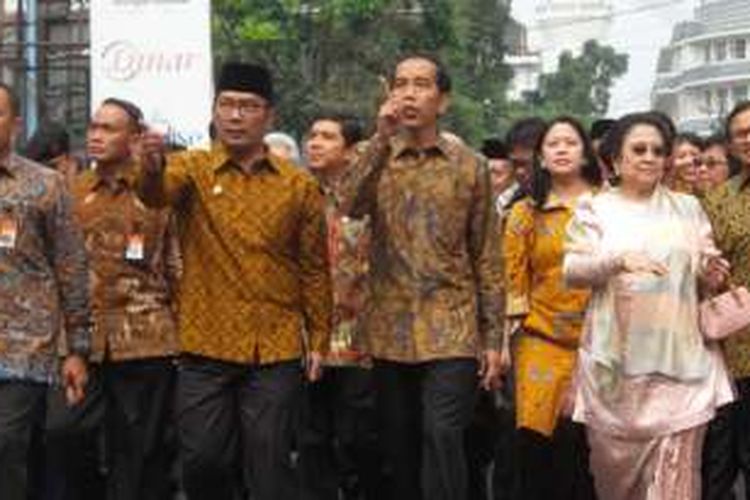 Presiden Joko Widodo saat napak tilas ke penjara Bung Karno di Banceuy, Bandung.