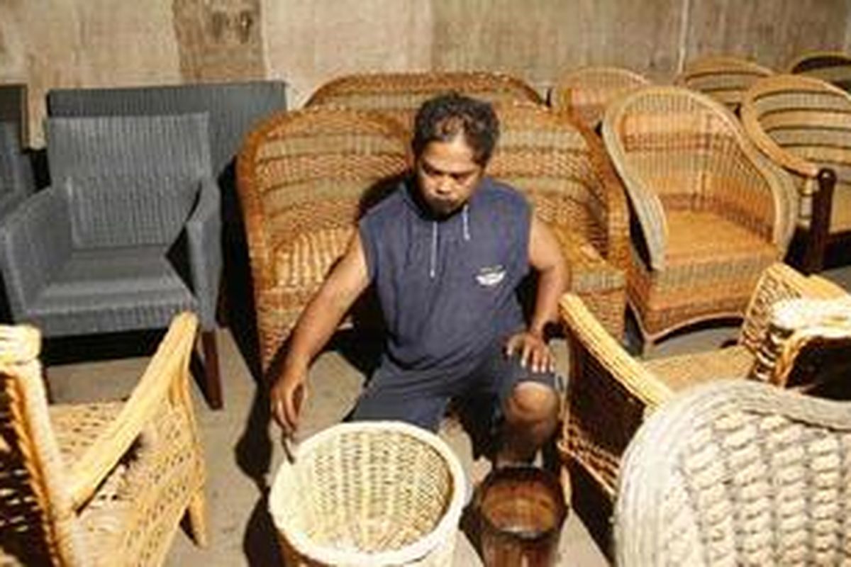 Indonesia kaya sumber daya alam yang bisa menunjang industri mebel. Namun secara desain, para perajin kita mayoritas selalu membuat sesuai dengan pesanan pembeli. 