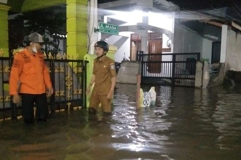 Diguyur Hujan Sejak Sore, Perumahan Reni Jaya Pamulang Banjir 40 Sentimeter