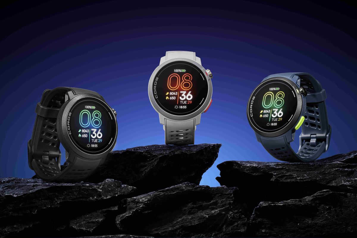 Smartwatch Coros Pace Pro tersedia dalam tiga pilihan warna.