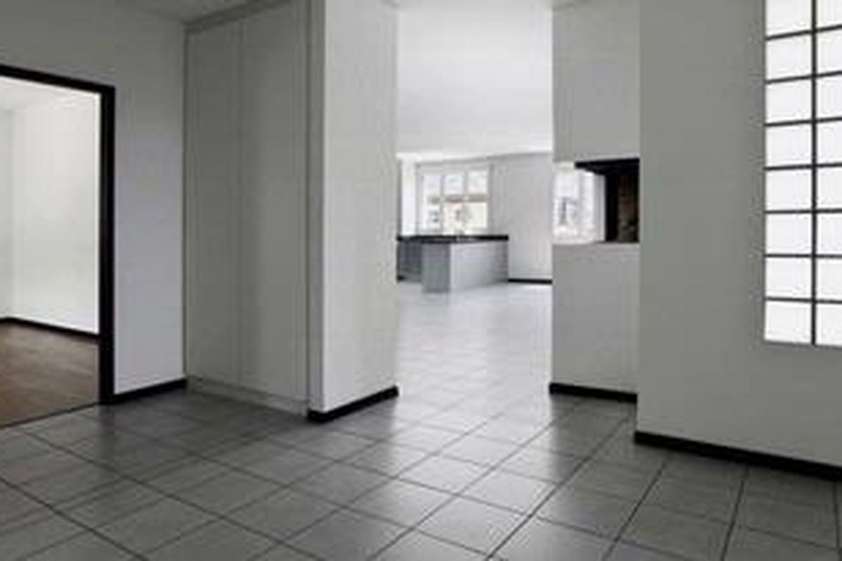 Salah satu cara menyiasatinya adalah dengan melakukan penggabungan ruang atau multifungsi, apabila ruang-ruang di rumah Anda memang tidak luas.