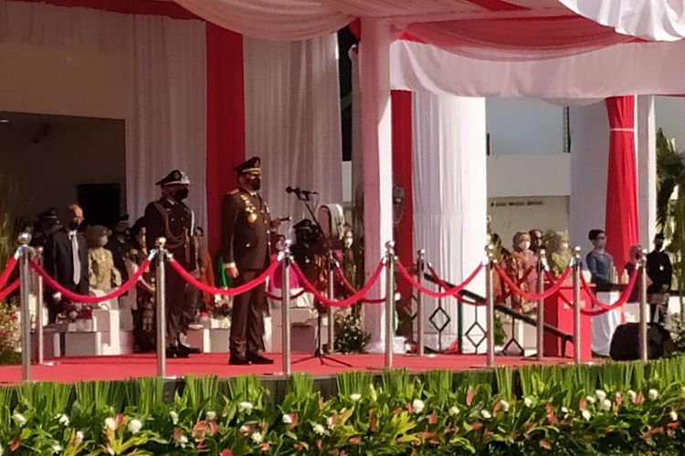 Jaksa Agung Republik Indonesia Sanitiar Burhanuddin dalam upacara Hari Bhakti Adhyaksa di Lapangan Gedung Kejaksaan Agung, Jakarta, Jumat (22/7/2022).