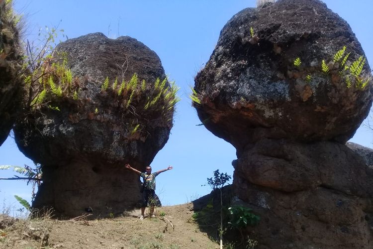 Batu Kembar yang ada di situs Batu Soon