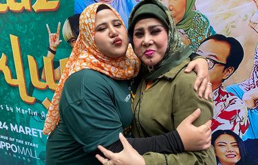 Penyanyi dangdut Elvy Sukaesih dituntut berperan sebagai ibu-ibu julid dalam serial Arab Maklum.