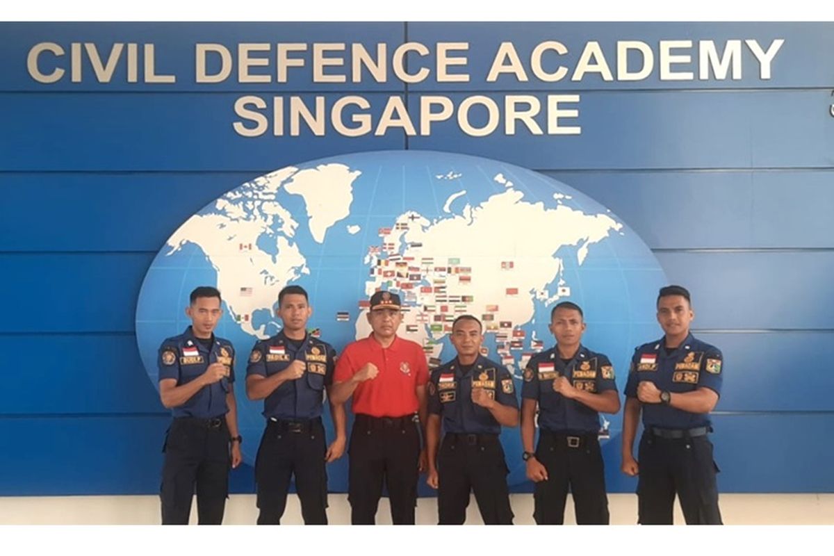 Lima petugas damkar Sudin Penanggulangan Kebakaran dan Penyelamatan Provinsi DKI Jakarta mewakili Indonesia dalam kompetisi Singapore Global Firefighters and Paramedics Challenge (SGFPC) 2023. 