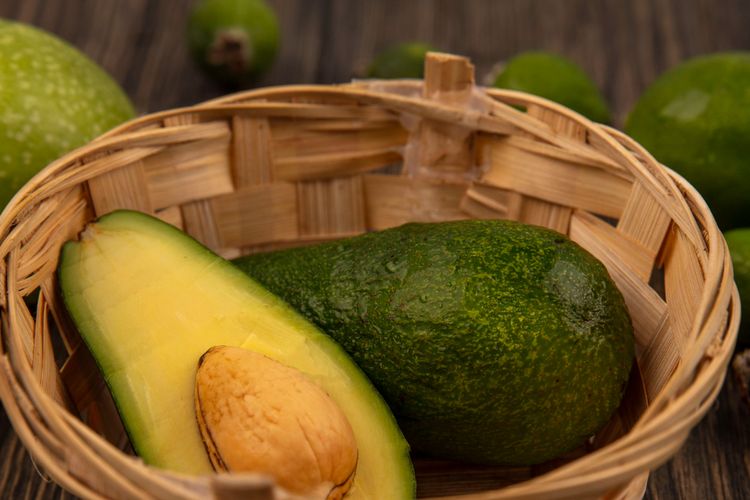 Banyak manfaat buah alpukat untuk kesehatan, dari meningkatkan energi hingga menjaga kesehatan kulit.