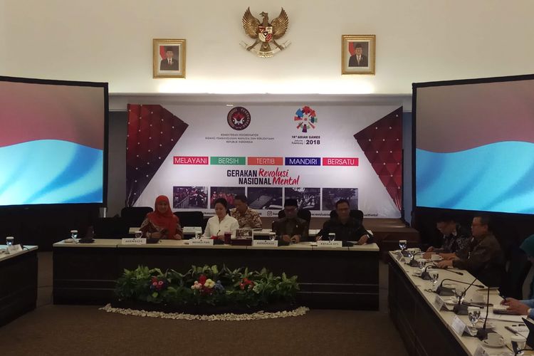 Menteri Koordinator Pembangunan Manusia dan Kebudayaan (Menko PMK) Puan Maharani memimpin Rapat Terbatas Persiapkan Susenas 2017. Rapat digelar di Kemenko PMK, Jakarta, Selasa (8/8/2017).