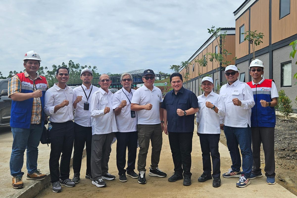Menteri Badan Usaha Milik Negara (BUMN) Erick Tohir bersama Pertamina saat meninjau kesiapan jargas di IKN.