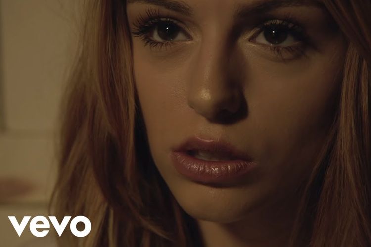 Lirik dan Chord Lagu Sirens - Cher Lloyd