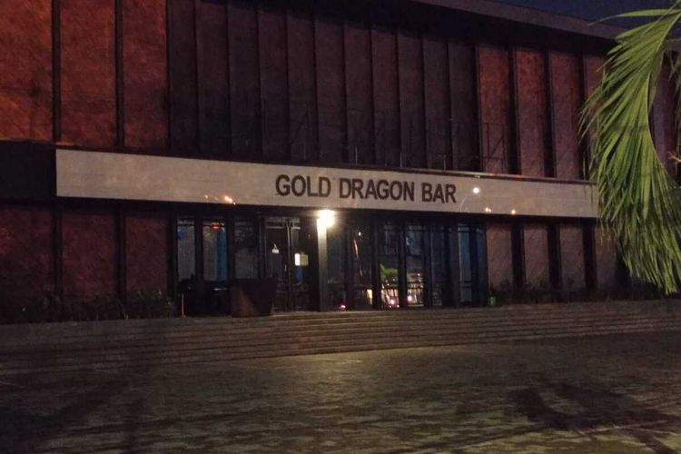 Holywings yang berubah nama menjadi Gold Dragon Bar di kawasan R Soekamto Palembang.