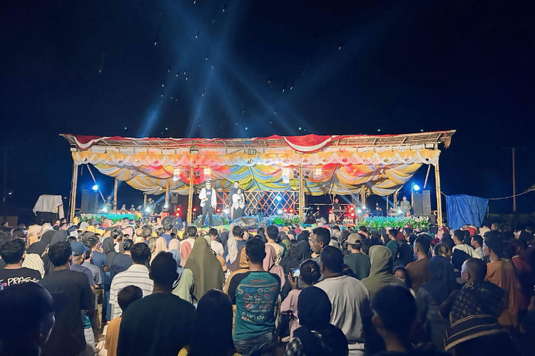 Rangkaian Pesta HUT Pulau Taliabu di Danau Likitobi dimeriahkan oleh sejumlah penyanyi ternama asal Ambon Maluku 