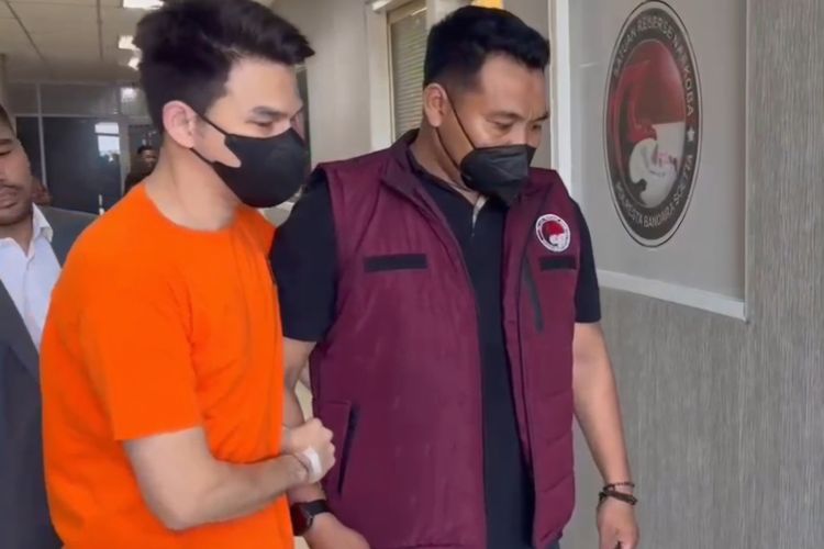 Jonathan Frizzy Sudah 6 Kali Edarkan Vape Mengandung Obat Keras ke Indonesia 
