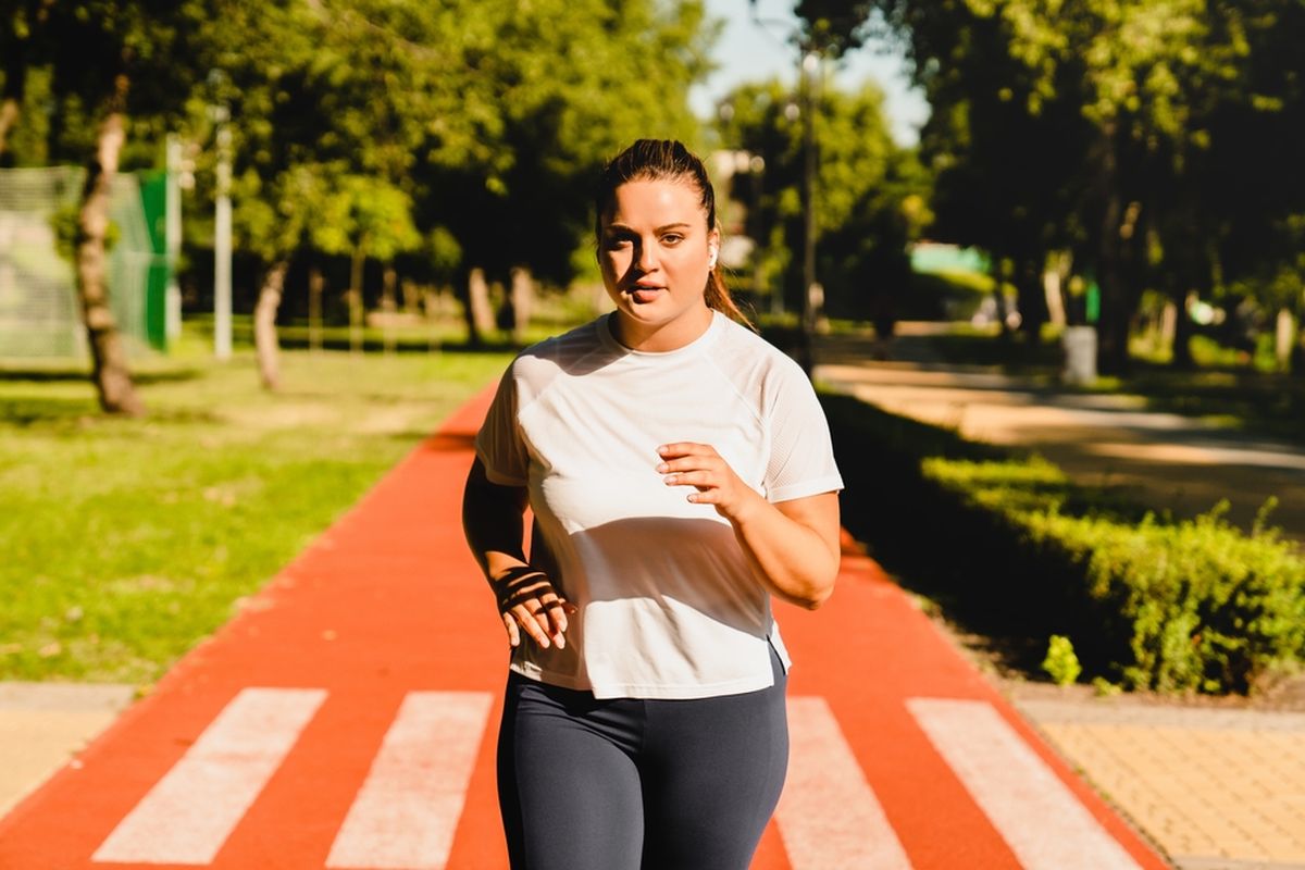 Jalan lebih cepat sekitar 3-5 km/jam bisa menurunkan risiko diabetes tipe 2 sebesar 15 persen. Semakin cepat, akan semakin menurun risikonya.