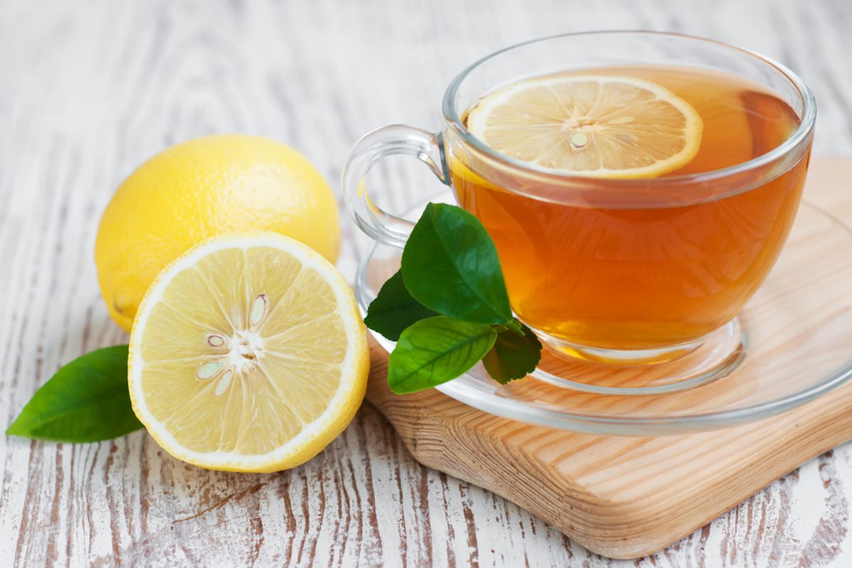 Ilustrasi teh hijau dengan lemon