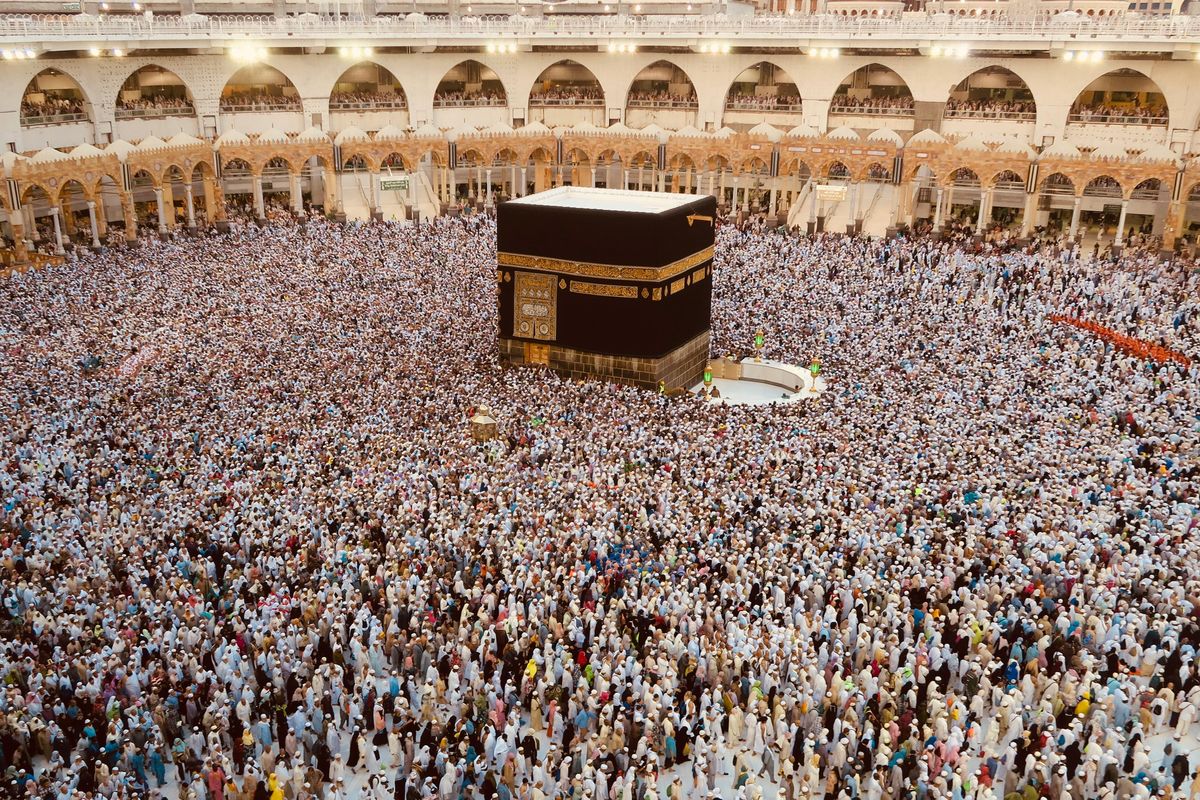 Ilustrasi ibadah haji. Penipuan percepatan haji ditemukan di Bekasi, pelaku tawarkan sisa kuota dan minta data pribadi.