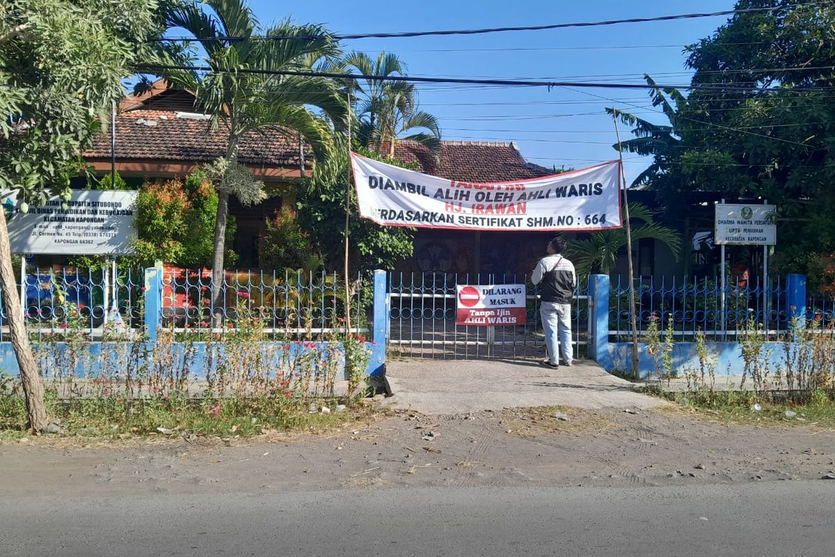 Foto: Kantor Korwil Dinas Pendidikan Situbondo di Kecamatan Kapongan disegel warga