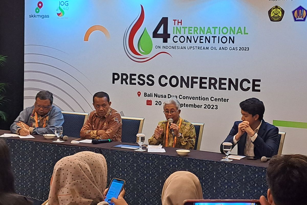 Menteri Investasi Bahlil Lahadalia (kedua dari kiri) saat konferensi pers di Nusa Dua, Bali, Rabu (20/9/2023)