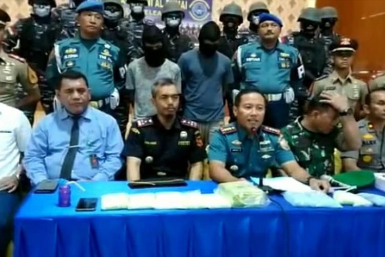 Pangkalan TNI AL (Lanal) Dumai Riau menggagalkan upaya penyelundupan narkoba 1 kilogram sabu dan 10000 butir pil ekstasi di Kabupaten Bengkalis
