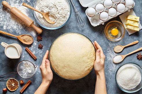 11 Cara Keluarkan Kue yang Nempel di Loyang dengan Mulus