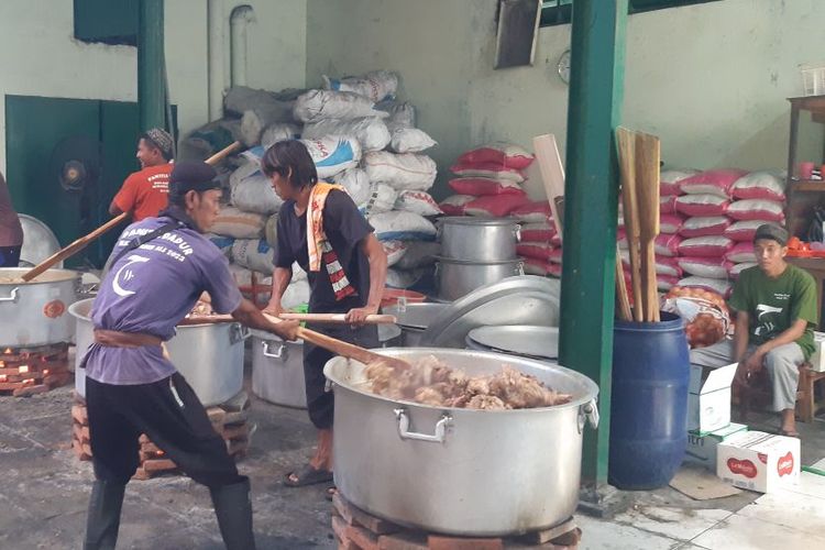Jadi Relawan Masak Haul Solo sejak 1997, Jauhari Awalnya Hanya Ikut-ikutan