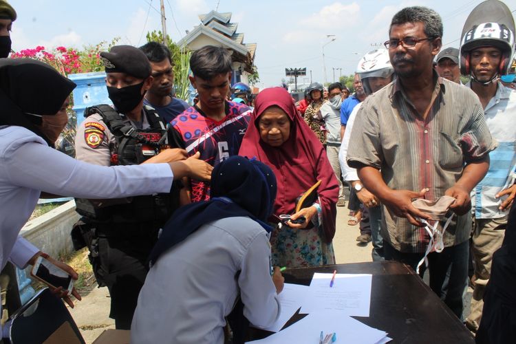 Warga tak mengenakan masker di data di Lhokseumawe, Rabu (22/4/2020)