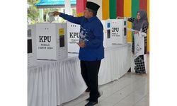 Mencoblos di Kampung Rempak, Bupati Siak Ajak Warga Pilih Sesuai Hati Nurani