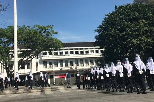 Mengintip Kesibukan Paskibra Kota Bandung Jelang Pengibaran Bendera 17 Agustus