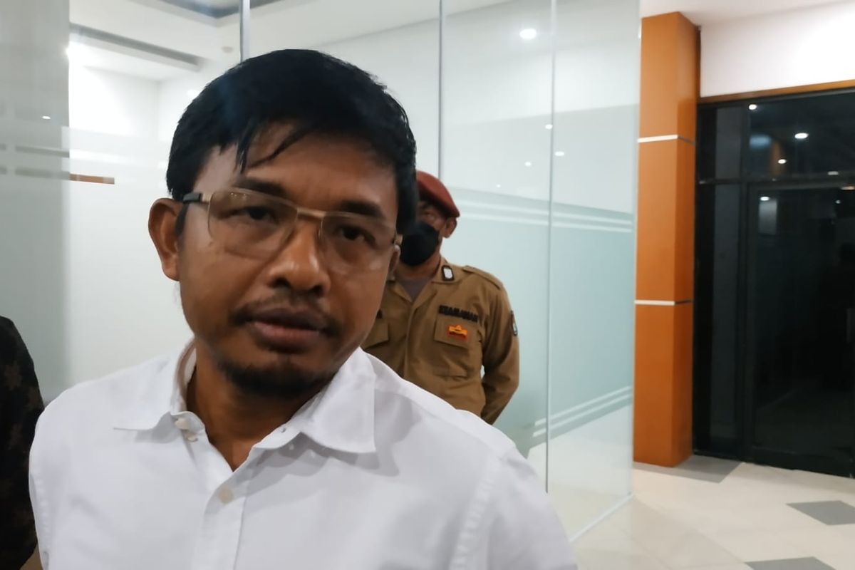 Koordinator Divisi Teknis Penyelenggaraan Pemilu KPU RI, Idham Holik saat ditemui di kantornya menyebut pernyataannya bahwa anggota KPU yang tidak patuh akan dirumahsakitkan merupakan bercanda dan bukan ancaman, Rabu (21/12/2022).