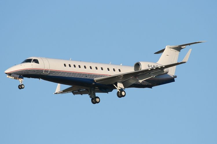 Ilustrasi pesawat jet pribadi Embraer Legacy 650.