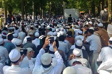 Sidang Putusan, Massa Pendukung HTI Doa Bersama di Depan PTUN