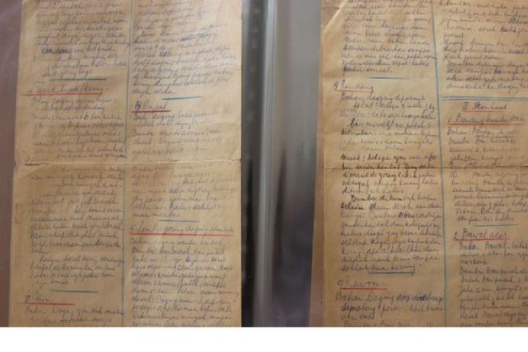 Helen masih menyimpan resep masakan Indonesia seperti rendang, empal, rawon hingga abon pemberian kakak iparnya puluhan tahun yang lalu.

