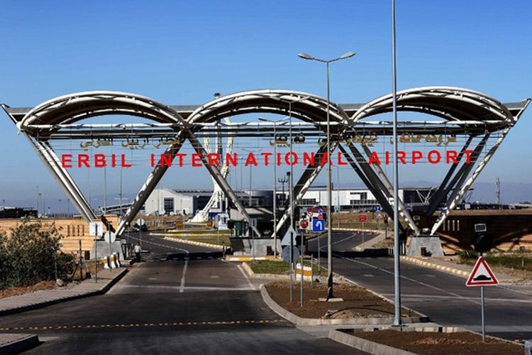Foto arsip yang diambil pada tanggal 23 November 2015 ini menunjukkan pintu masuk Bandara Internasional Arbil, di ibukota wilayah otonomi Kurdi Irak utara.