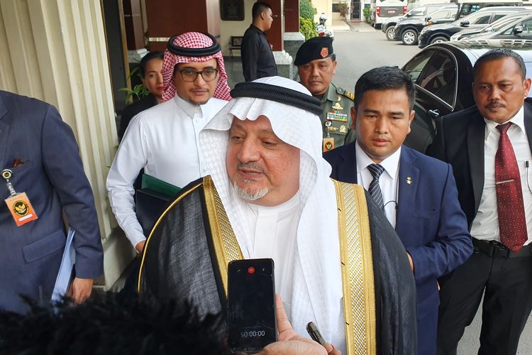 Duta Besar Arab Saudi untuk Indonesia Esam A. Abid Althagafi di Kantor Kementerian Koordinator bidang Politik Hukum dan Keamanan, Jakarta, Senin (25/11/2019).