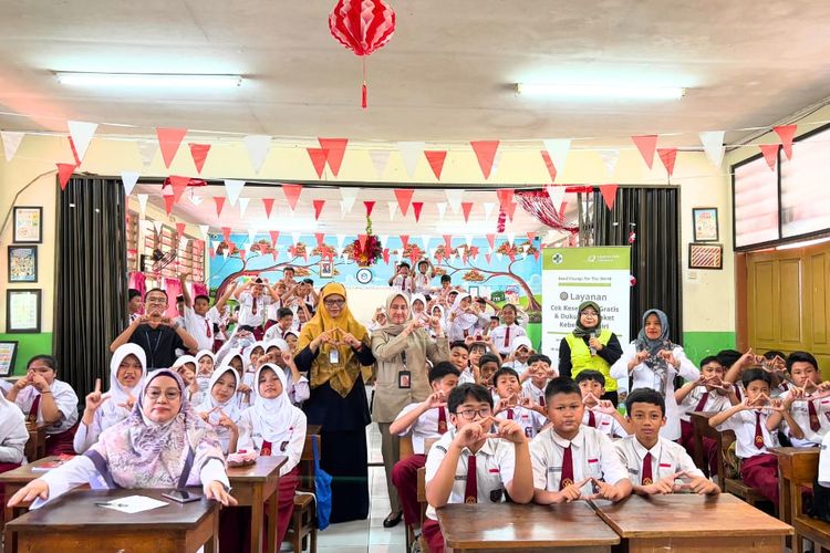 Yayasan GNI dan Puskesmas Kelapa Gading, Jakarta, menggelar layanan cek kesehatan gratis bagi siswa SDN Kelapa Gading Barat 01 Pagi, Jakarta Utara.