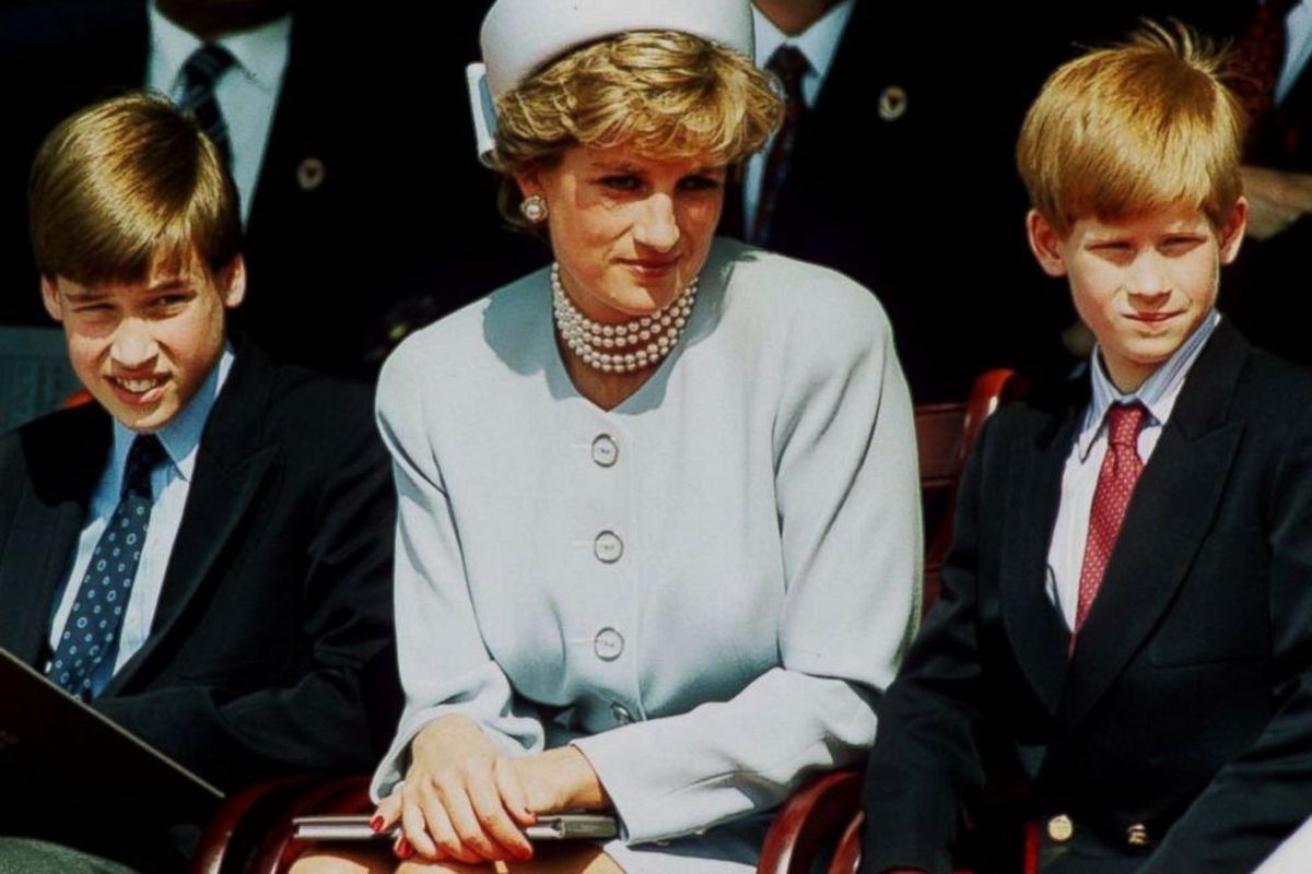 Putri Diana dan kedua putranya, Pangeran William dan Pangeran Harry.