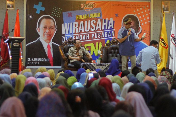 Calon Wakil Presiden nomor urut 02 Sandiaga Salahudin Uno saat memberikan kuliah umum di kampus UIGM Palembang, Sumatera Selatan, Jumat (17/5/2019).