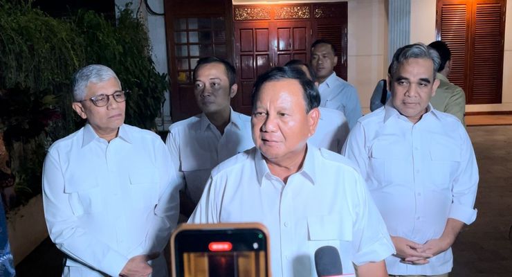 Prabowo Rayakan HUT Ke-16 Gerindra dengan Tumpengan