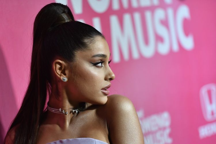 Penyanyi Ariana Grande menghadiri Billboards 13th Annual Women In Music yang digelar di Pier 36 di New York pada 6 Desember 2018. 