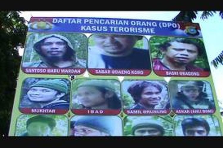 Kelompok teroris Santoso alias Abu Wardah yang selama ini menjadi buronan polisi, diduga telah keluar meninggalkan wilayah Gunung Biru, Kecamatan Poso Pesisir dan kini berada di wilayah Kepolisian Sulawesi Selatan.
