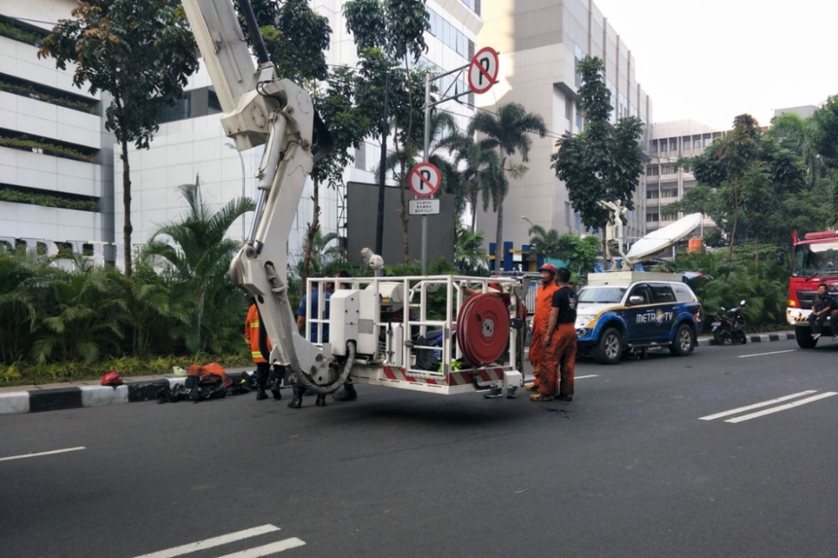 Kebakaran terjadi di Gedung Kementerian Perhubuangan, Gambir, Jakarta Pusat,  Minggu (8/7/2018).