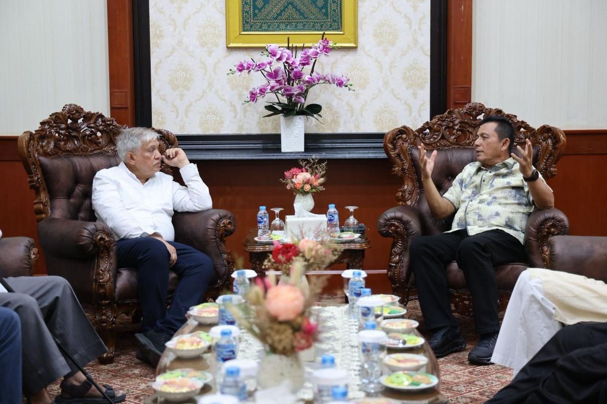 Gubernur Kepulauan Riau (Kepri) Ansar Ahmad menerima kunjungan Chairman dan Managing Director Mustafa Centre Singapore, Mustaq Ahmad, di Gedung Daerah Tanjungpinang, Kamis (9/10/2025).
