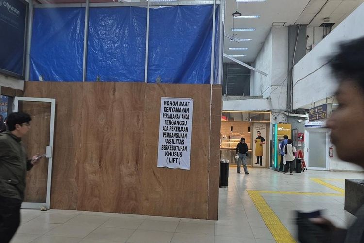 Stasiun Depok Baru Bangun Lift, Penumpang Lansia Sambut Antusias: Jadi Enak Sekali