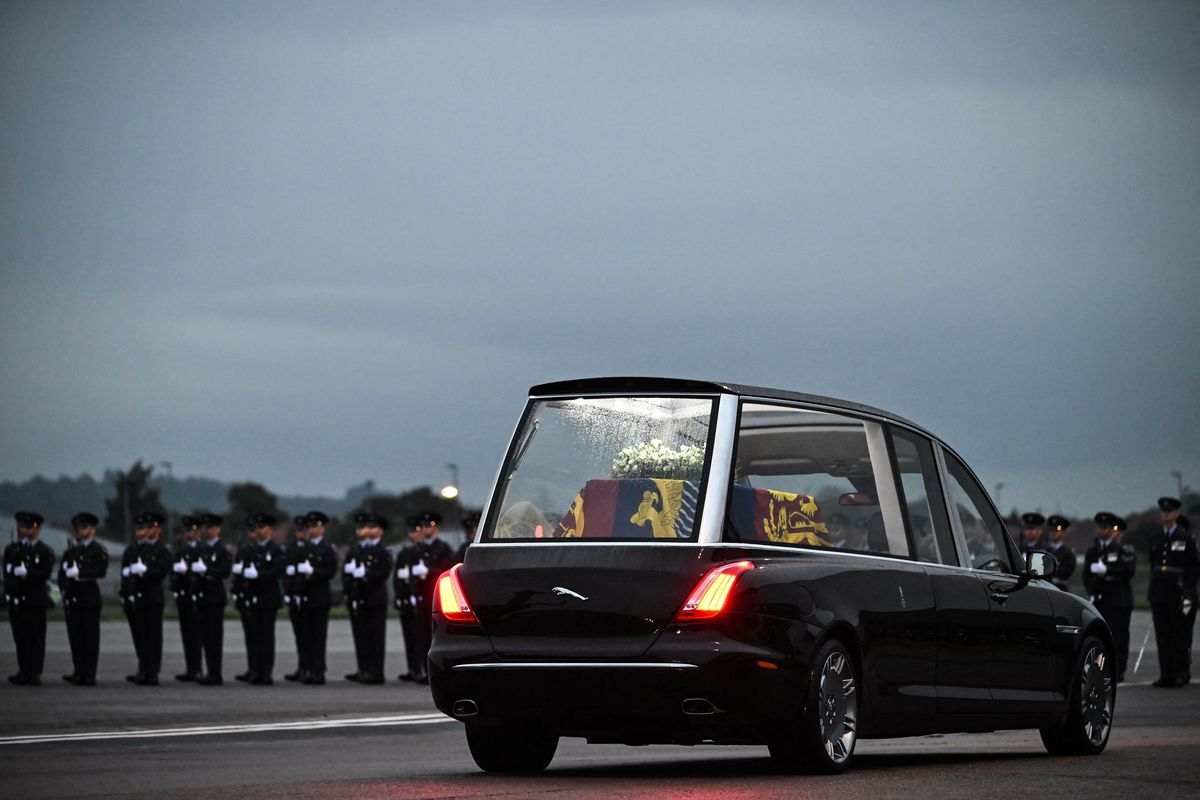 Mobil jenazah Ratu Elizabeth II