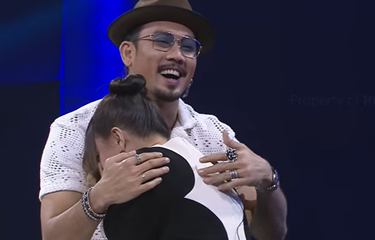 Peluk Rossa yang Sedang Menangis, Sikap Denny Sumargo Jadi Sorotan ...