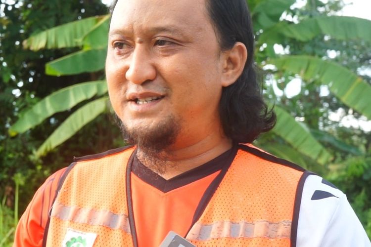 Andika Yohantoro, tokoh muda Kutai Timur, berjuang dalam pengolahan sampah di Composting Training Center (CTC) dari KPC yang ada di Sangatta, Kabupaten Kutai Timur, Provinsi Kalimantan Timur. 