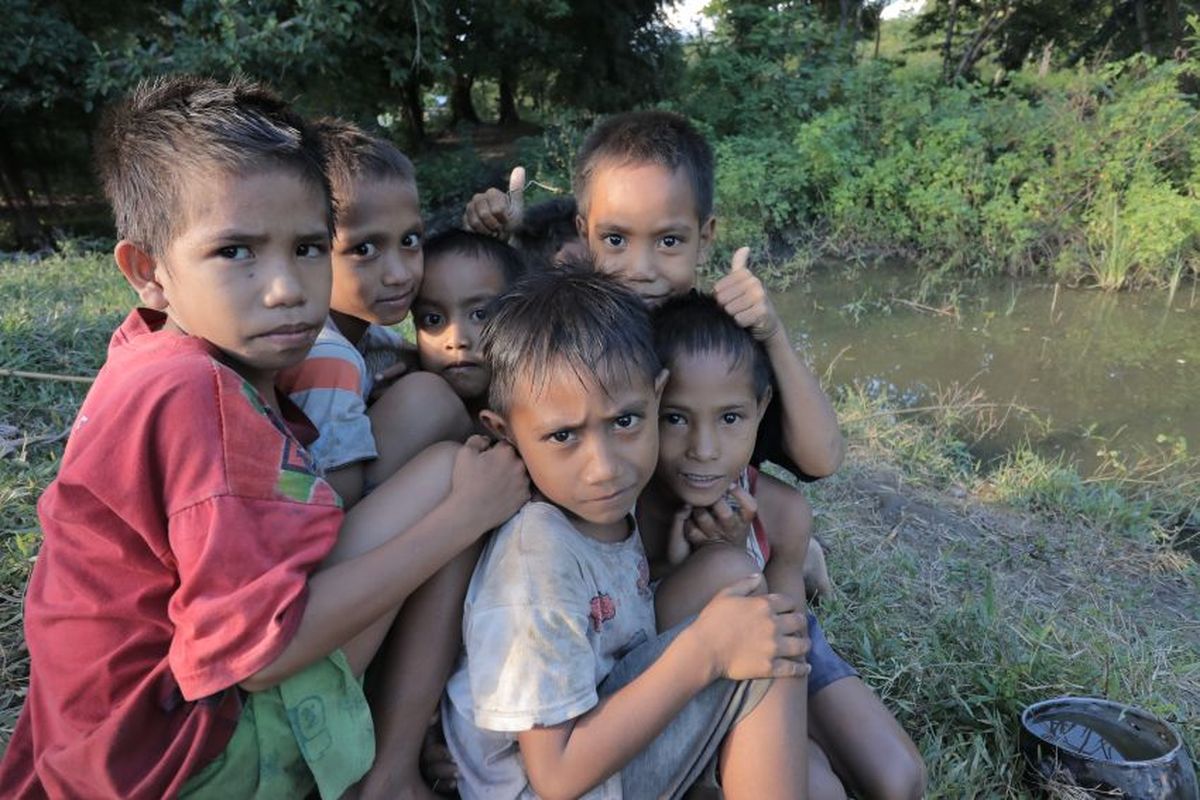 Anak-anak di Pulau Salura.